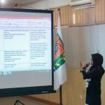 Group representative presented the revised draft of classroom language content. (24-26 October 2017, SEAMEO BIOTROP, Bogor, Indonesia)